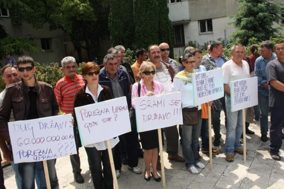 Prosvjed radnika Montera pred zgradom Porezne uprave 24. svibnja